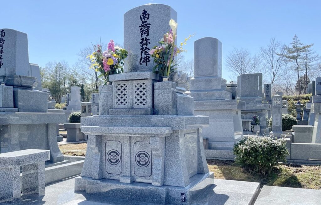 富山で建立した和型墓石の完成写真