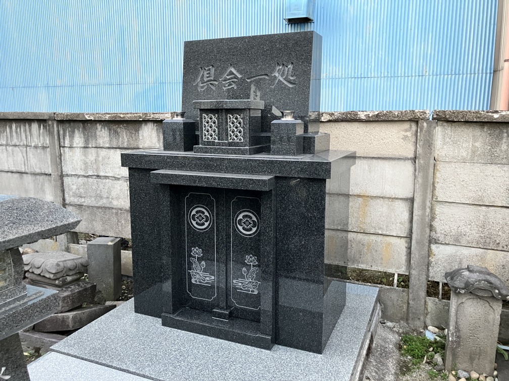 富山型和型墓石(地上納骨堂付き)の建立事例